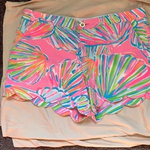 Lilly Pulitzer buttercup short size 16